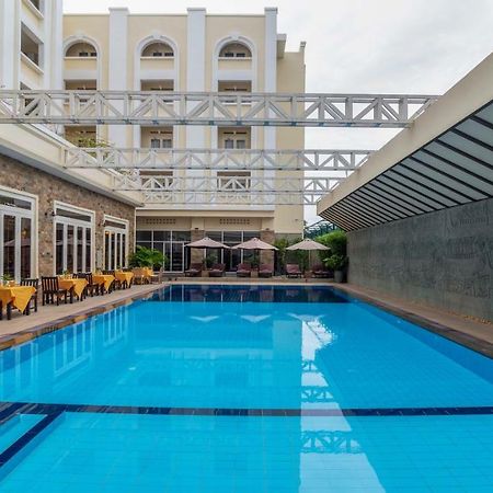 Hotel De La Renaissance Siem Reap Esterno foto