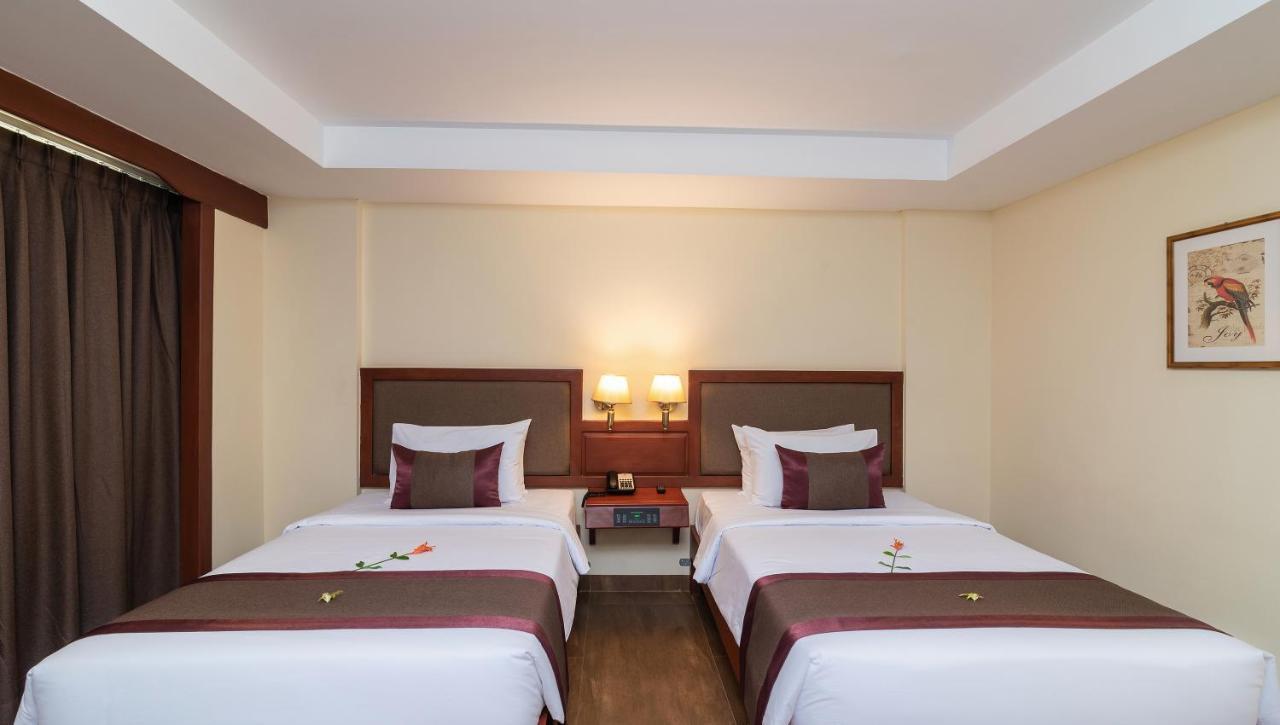 Hotel De La Renaissance Siem Reap Esterno foto