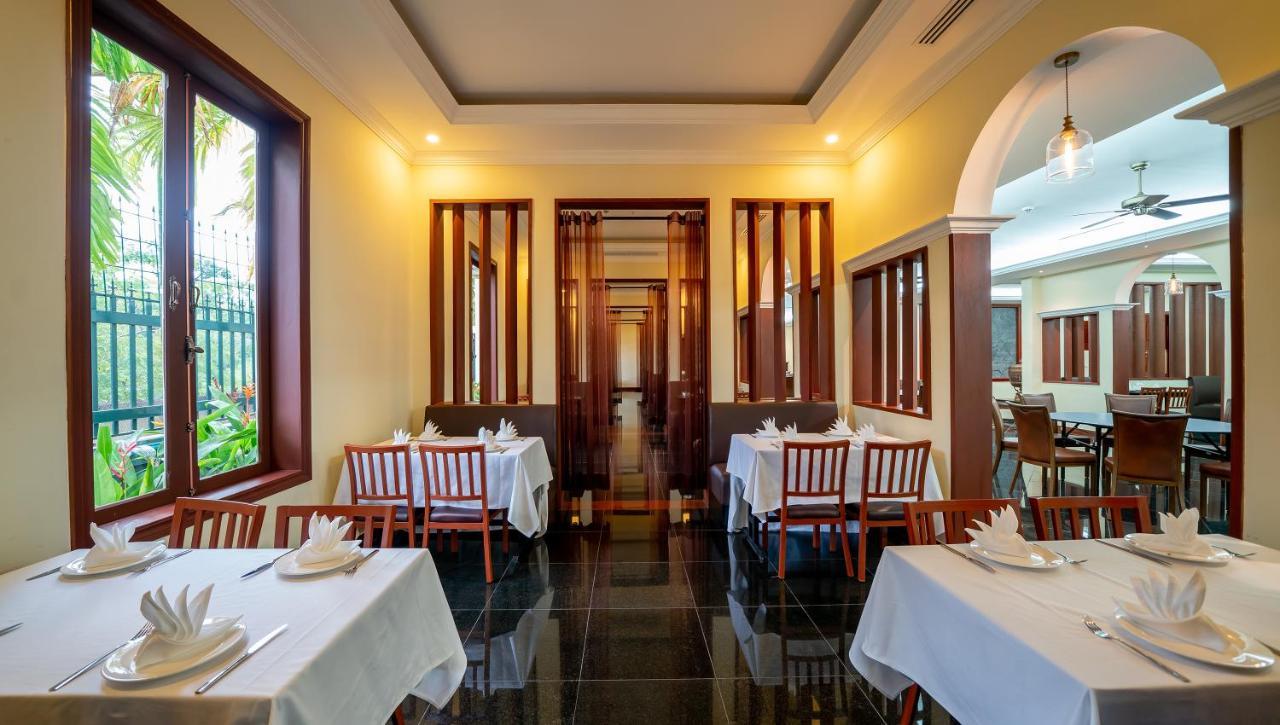 Hotel De La Renaissance Siem Reap Esterno foto