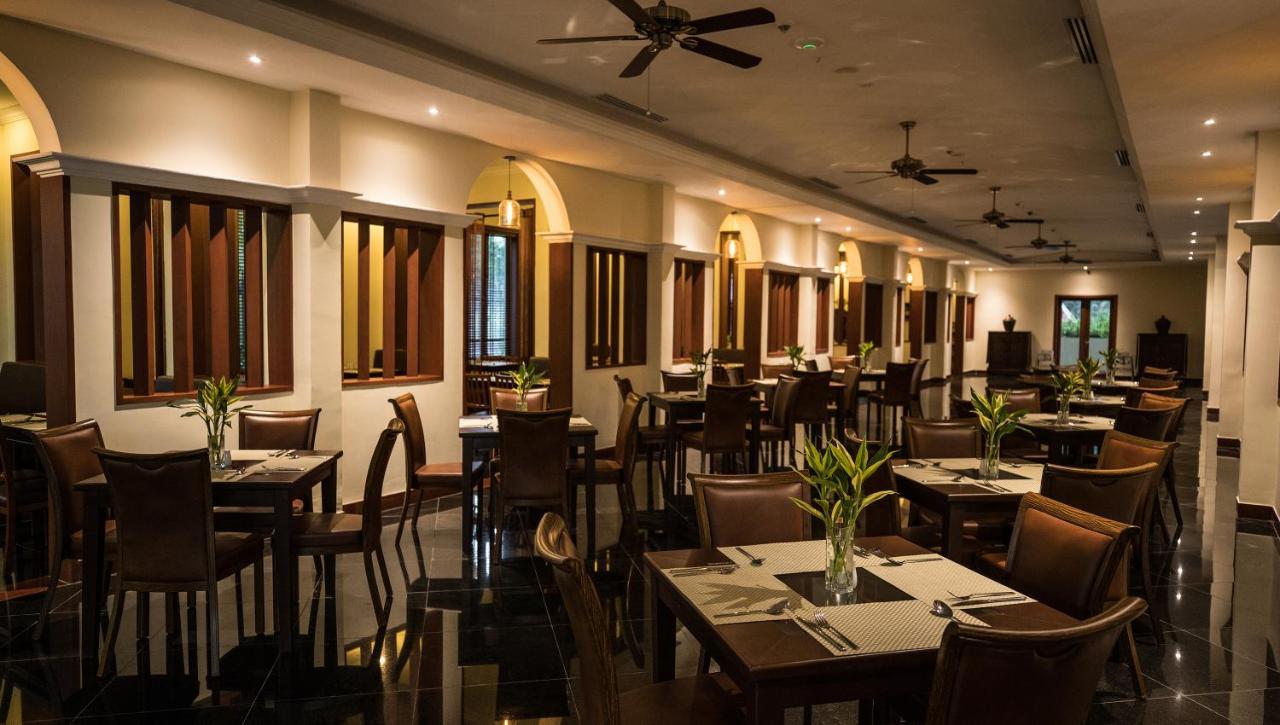 Hotel De La Renaissance Siem Reap Esterno foto