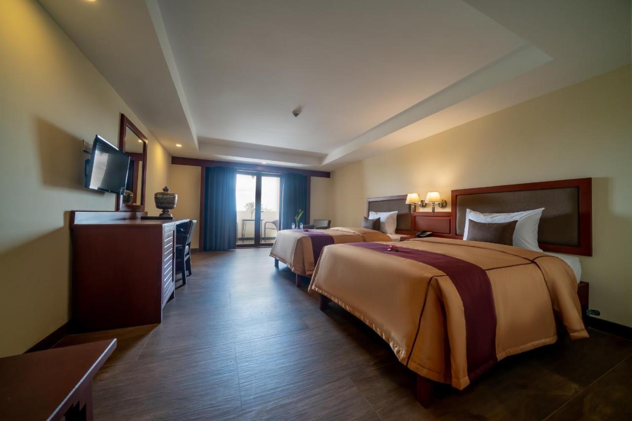 Hotel De La Renaissance Siem Reap Esterno foto