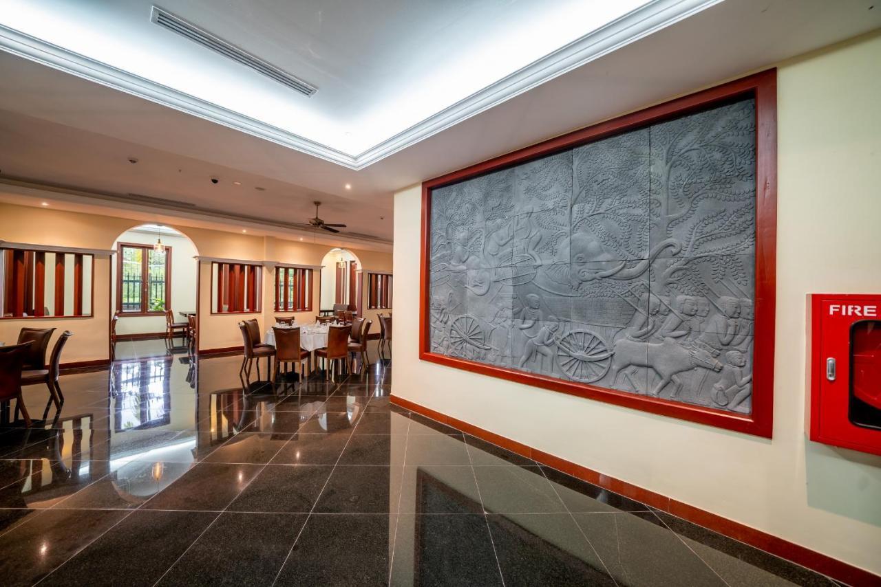 Hotel De La Renaissance Siem Reap Esterno foto