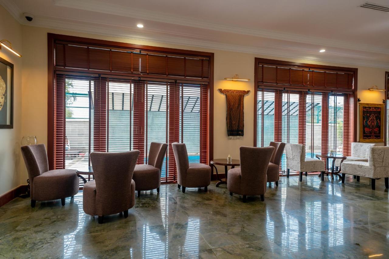 Hotel De La Renaissance Siem Reap Esterno foto