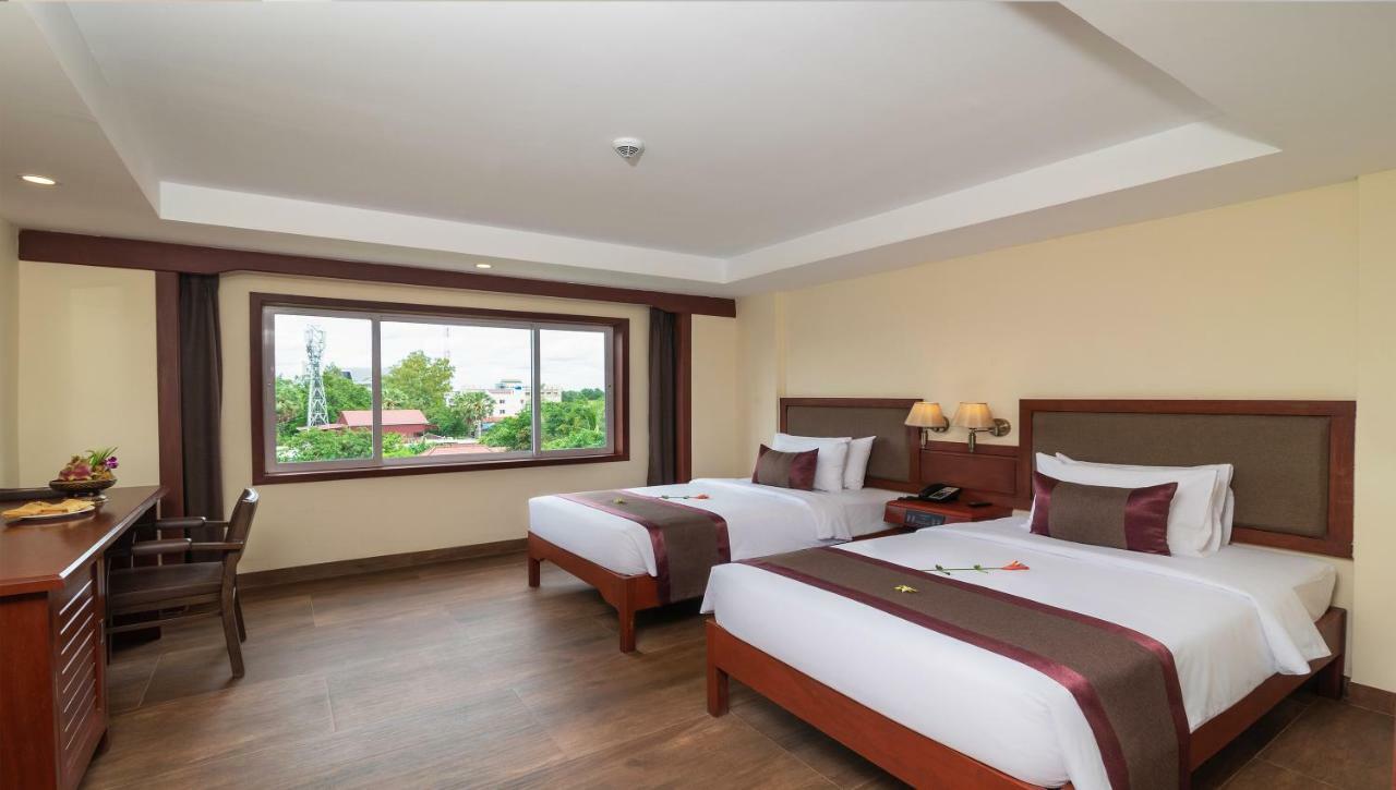 Hotel De La Renaissance Siem Reap Esterno foto