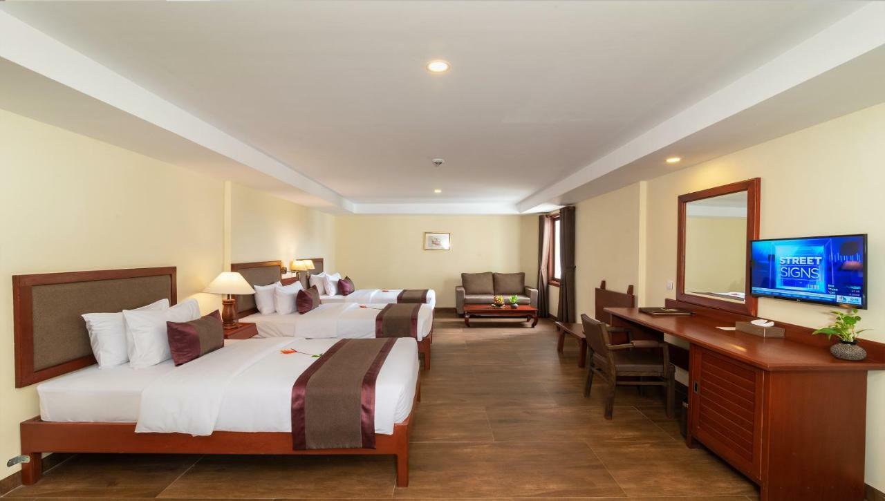 Hotel De La Renaissance Siem Reap Esterno foto