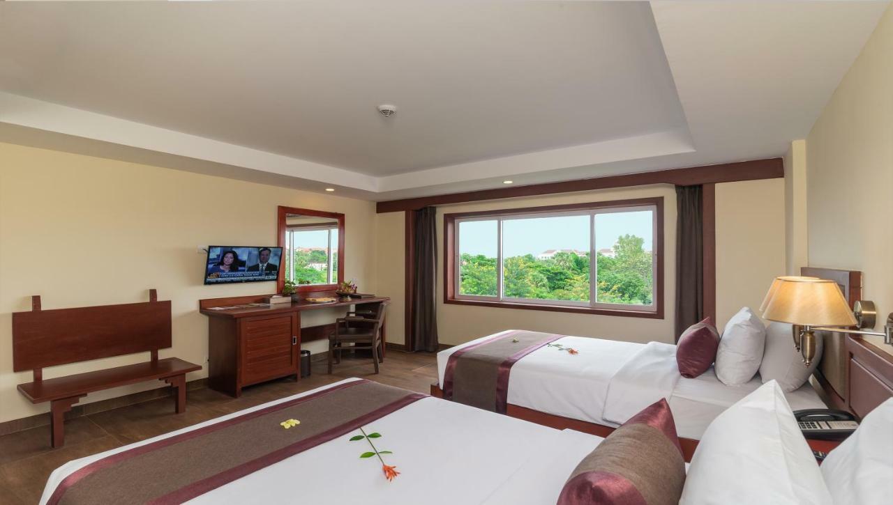 Hotel De La Renaissance Siem Reap Esterno foto