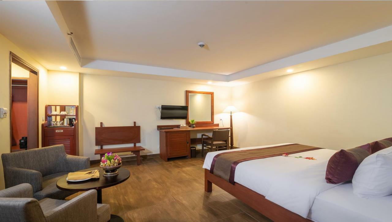 Hotel De La Renaissance Siem Reap Esterno foto