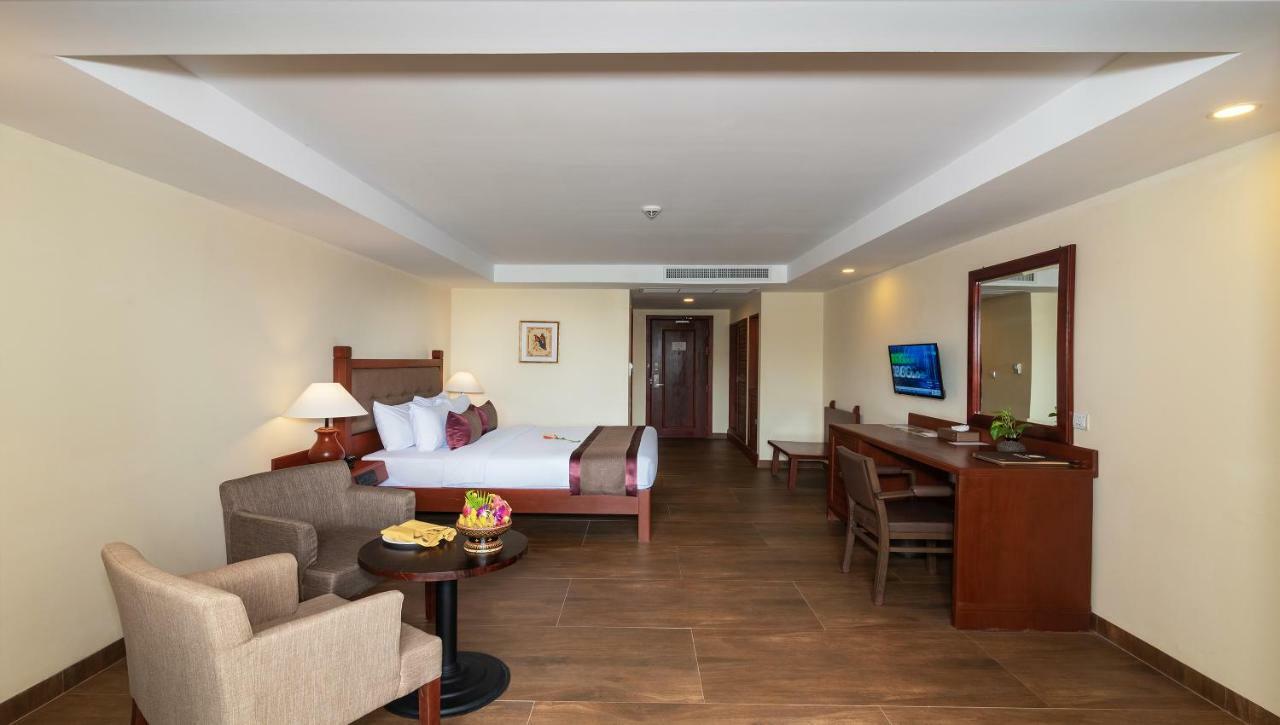 Hotel De La Renaissance Siem Reap Esterno foto