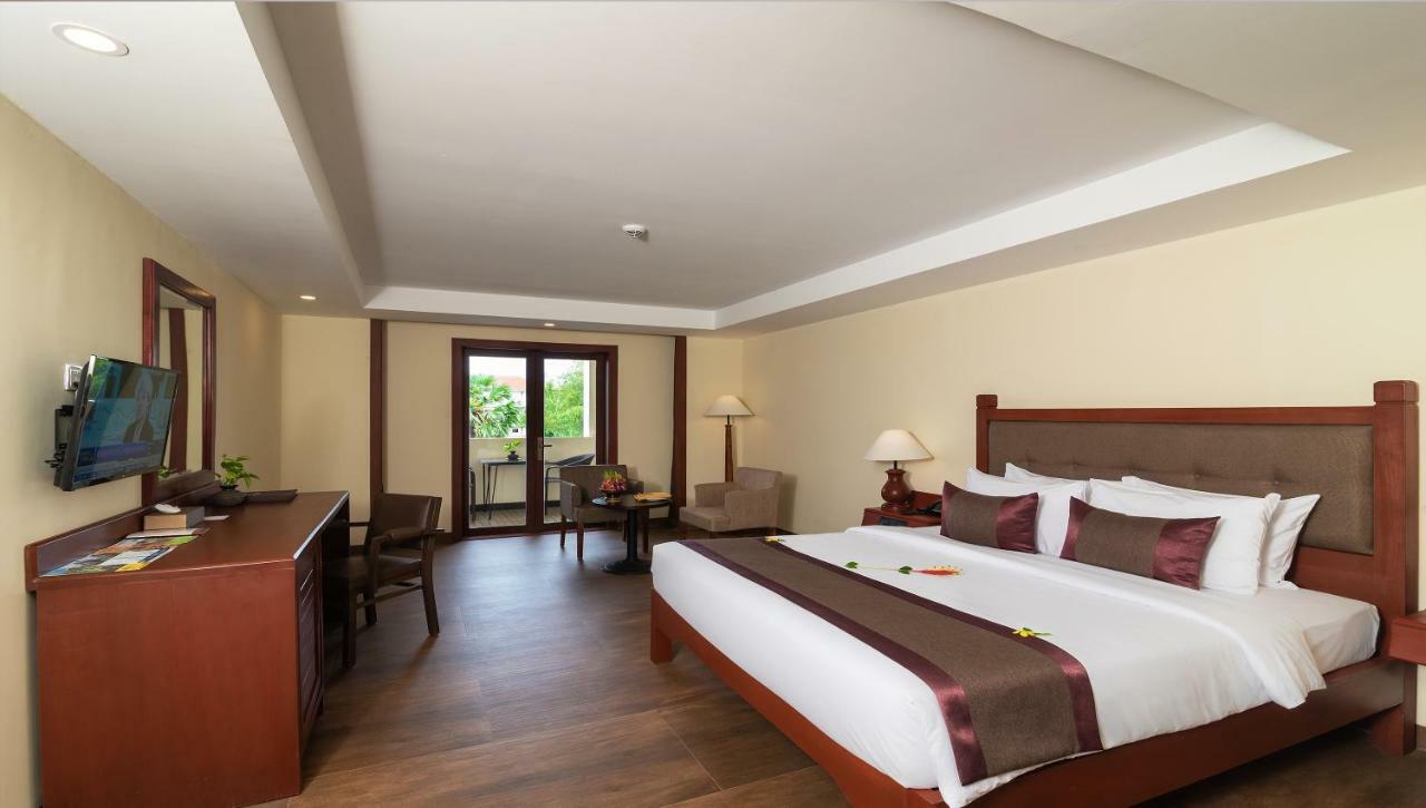 Hotel De La Renaissance Siem Reap Esterno foto