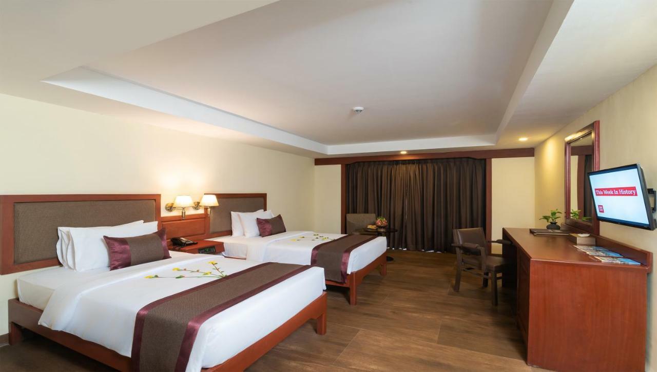 Hotel De La Renaissance Siem Reap Esterno foto