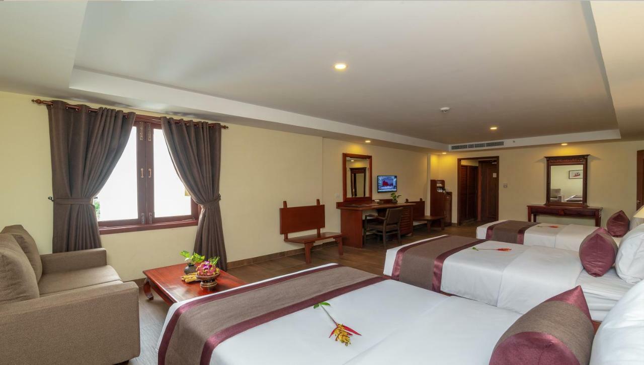 Hotel De La Renaissance Siem Reap Esterno foto
