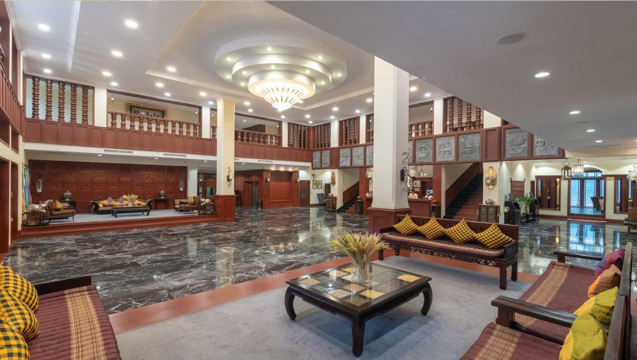 Hotel De La Renaissance Siem Reap Esterno foto