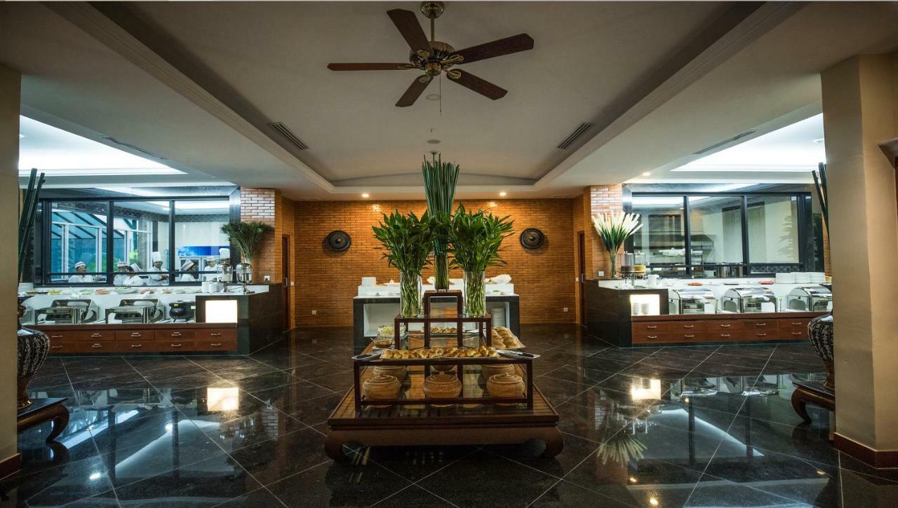 Hotel De La Renaissance Siem Reap Esterno foto