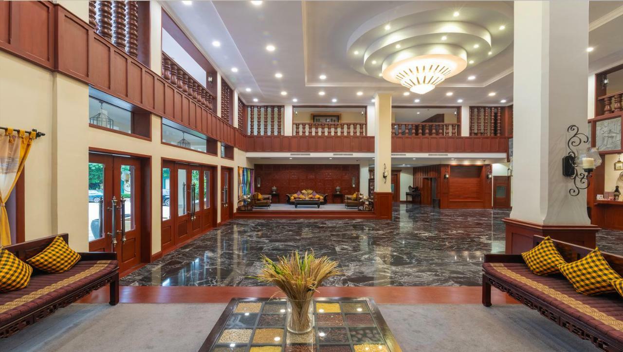 Hotel De La Renaissance Siem Reap Esterno foto