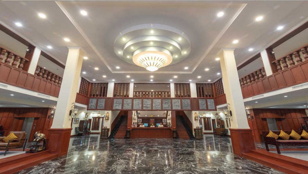 Hotel De La Renaissance Siem Reap Esterno foto