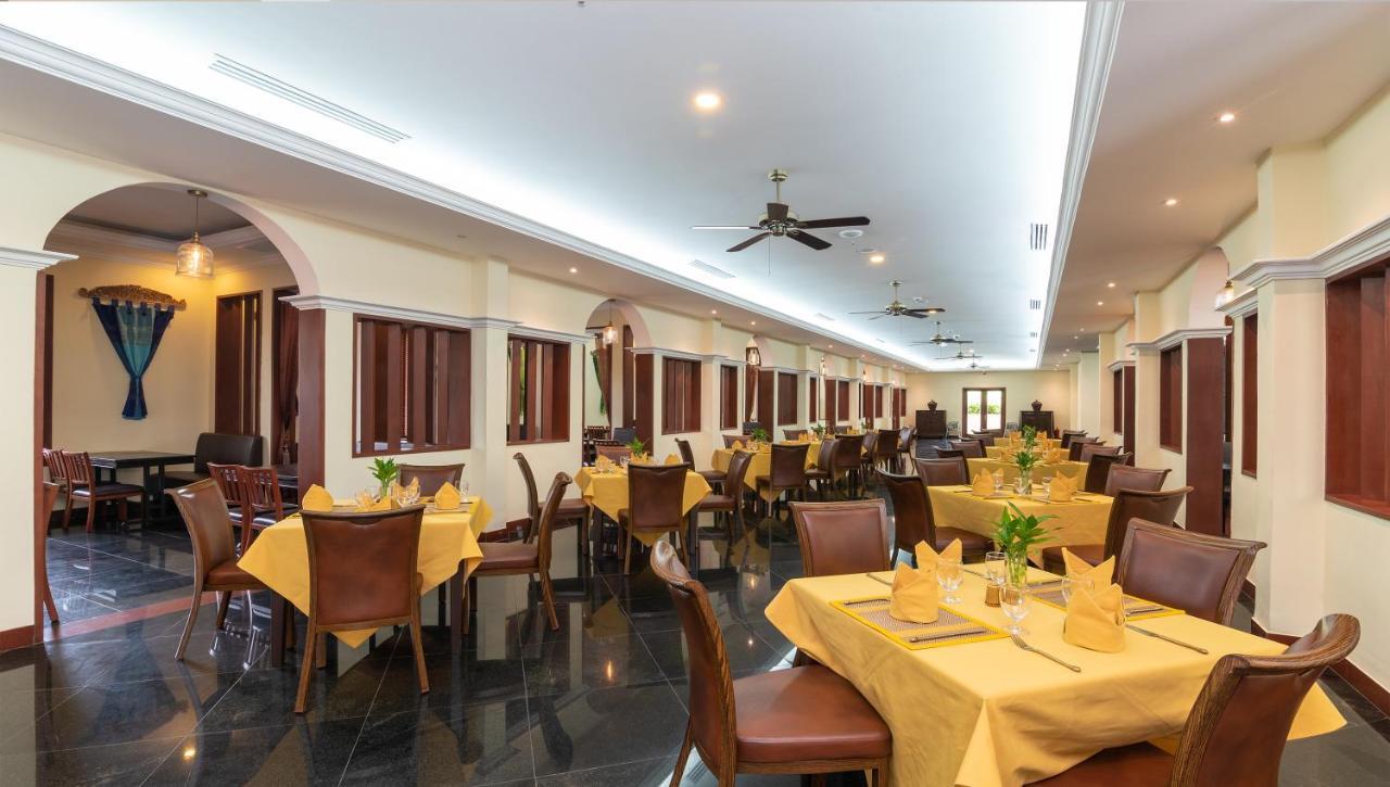 Hotel De La Renaissance Siem Reap Esterno foto