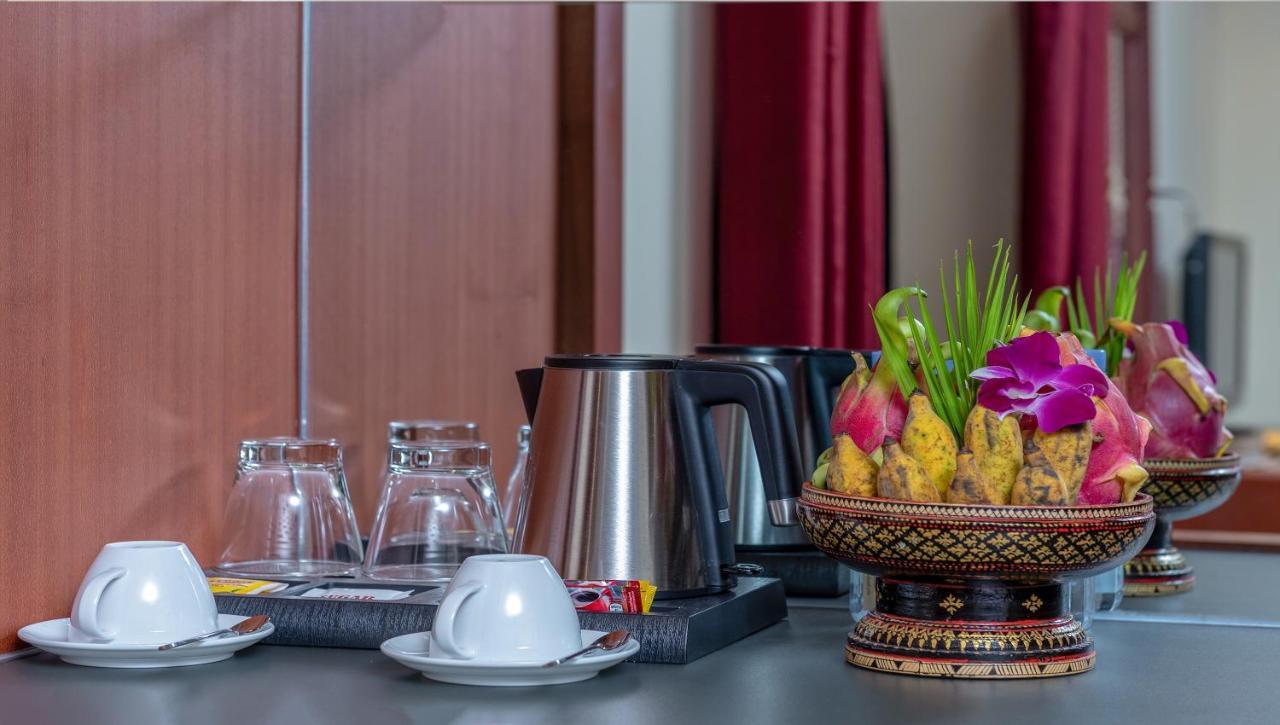 Hotel De La Renaissance Siem Reap Esterno foto