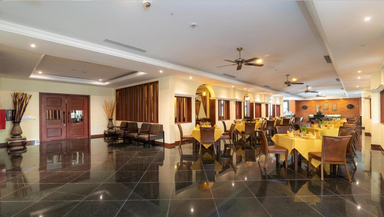 Hotel De La Renaissance Siem Reap Esterno foto